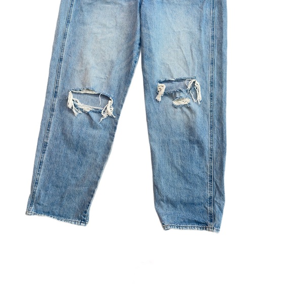 #87 LEVI’S ~ Classic Light Wash Distressed Denim Overalls - Picture 7 of 10